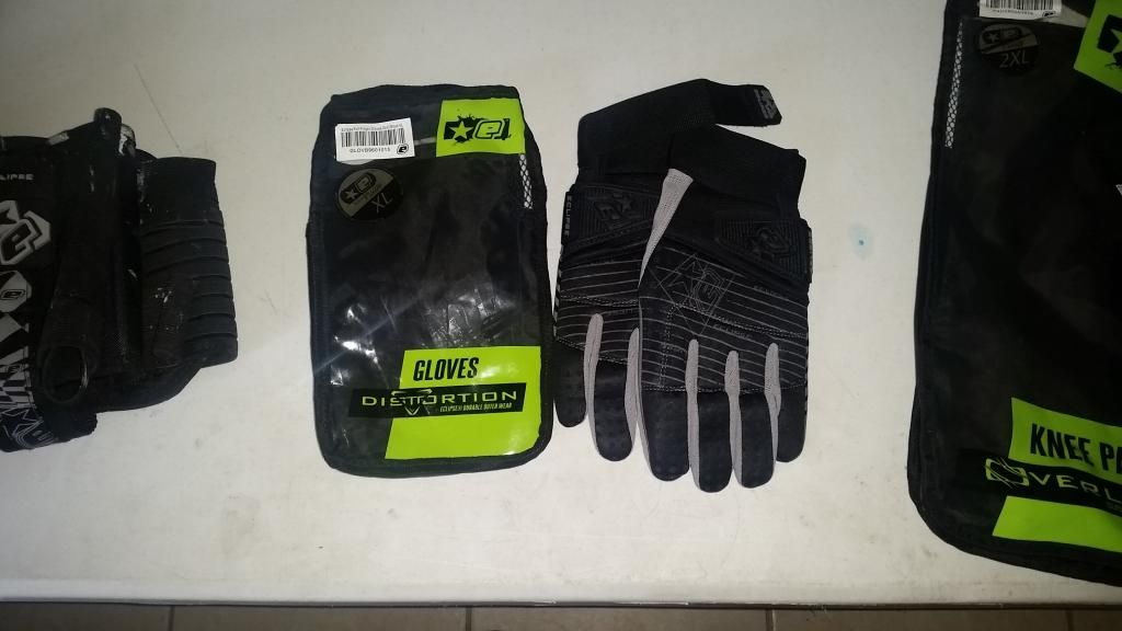 bike gloves and knee pads