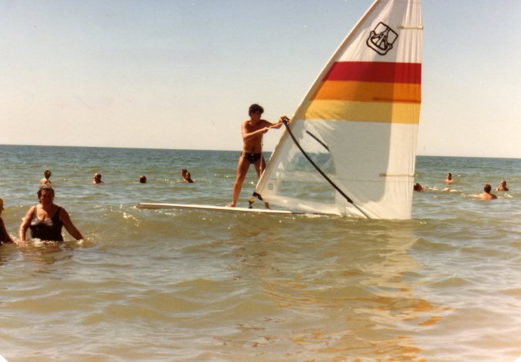 PRIMERASNAVEGADAS1981PUNTAHUBRIA-HU.jpg