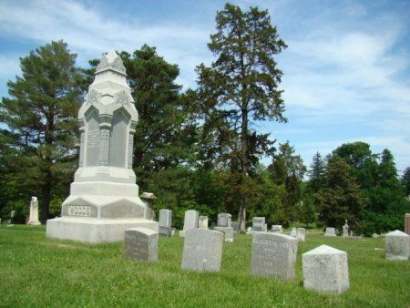 grave of Iowa woman who delivered supplies to Iowa field hospitals and battlefields during the Civil War