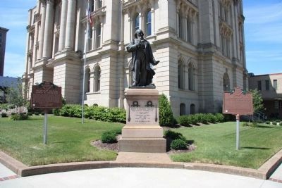 picture of a statue of the Secretary of War in his hometown