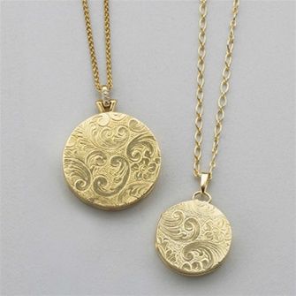 18K yellow gold locket on an 18-inch chain