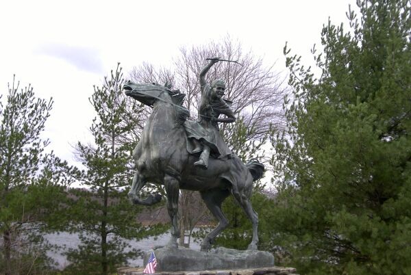 statue of American Revolution heroine and her horse Star
