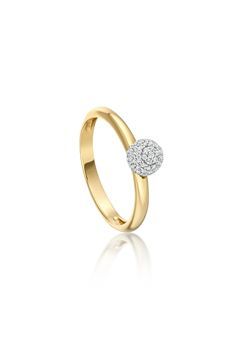 white diamond and 18K yellow gold ring