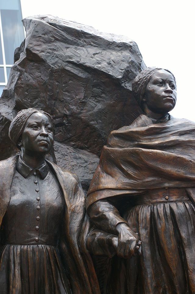 monument to Edmonson sisters