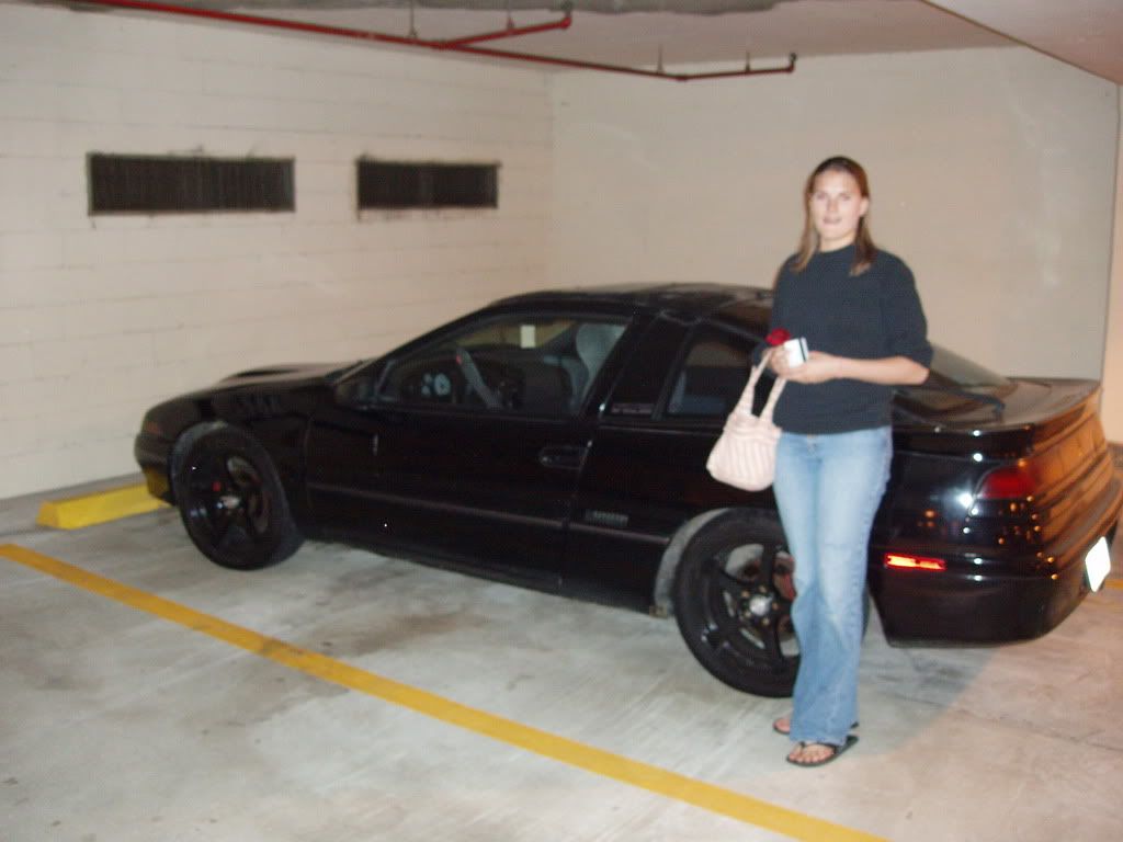 http://i157.photobucket.com/albums/t48/my1stpeanut/morgienexttocar.jpg