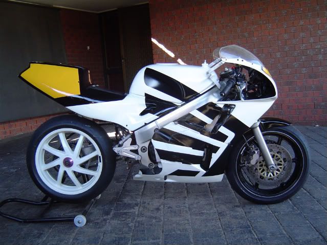 Honda vfr 400 track bike #1