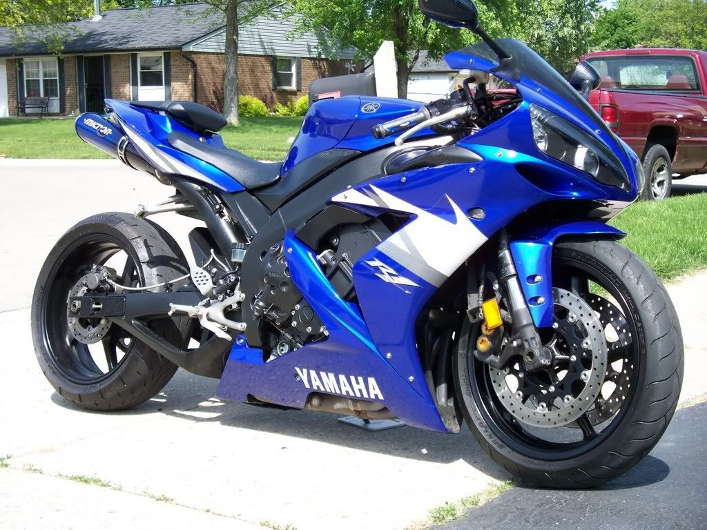 yamaha R1 graphics and comments