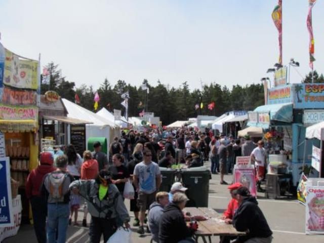 photo dunefestvendors_zpsf8f16a26.jpg