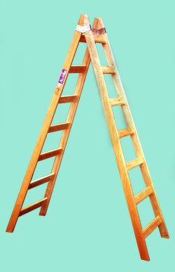 pasar debajo de una escalera pasar debajo de una escalera