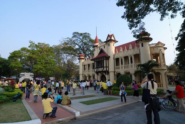 ไปเที่ยวงาน100 ปี พระราชวังสนามจันทร์
