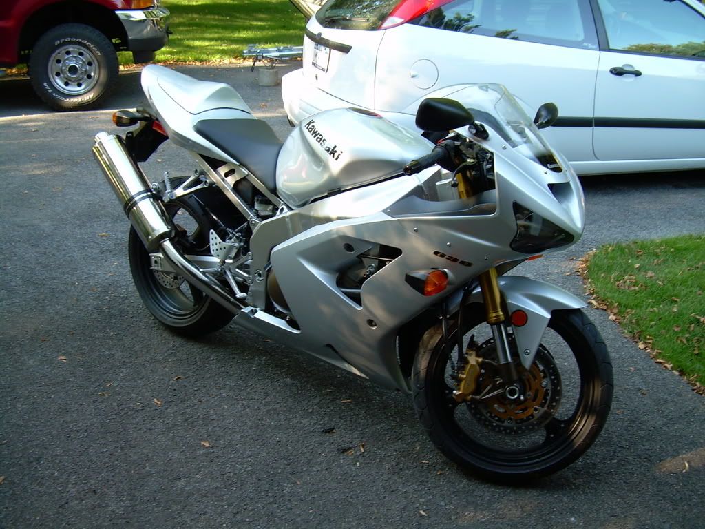 http://i157.photobucket.com/albums/t69/FULLBLOWN-ZX3/BIKE002.jpg